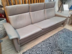 Stressless 3-Sitzer-Sofas|3 Sitzer Sofa Aurora Leder Paloma Silver Grey Grau Füße Edelstahl Poliert Rund