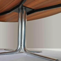 Zoom by Mobimex Esstische|Aliz Massivholztisch Platte Eliptisch Nussbaum Oberfläche Geölt Gestell Aluminium Poliert