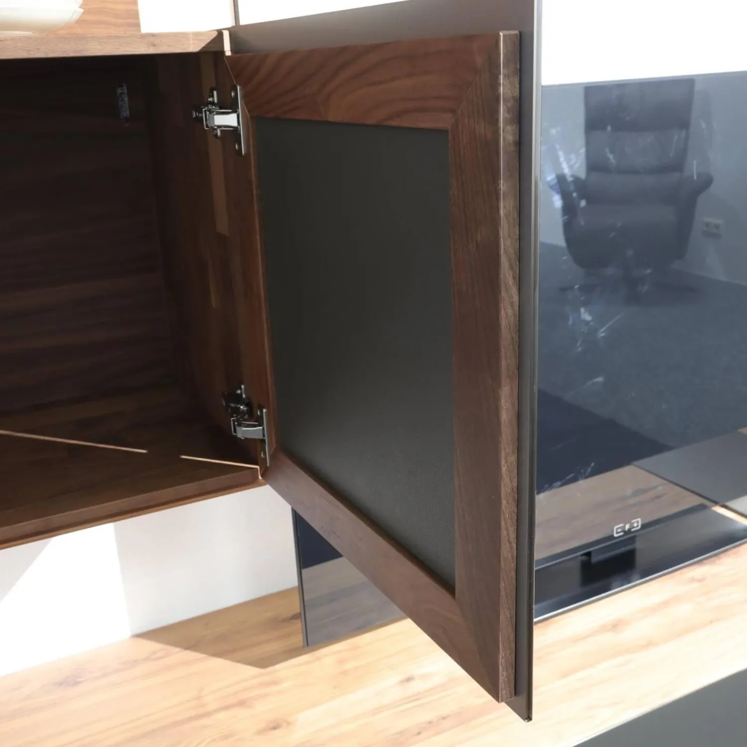 Wöstmann Wohnwände & Tv-Lowboards|Anbauwand NW 770 Amerikanischer Kernnussbaum Massiv Soft Gebürstet