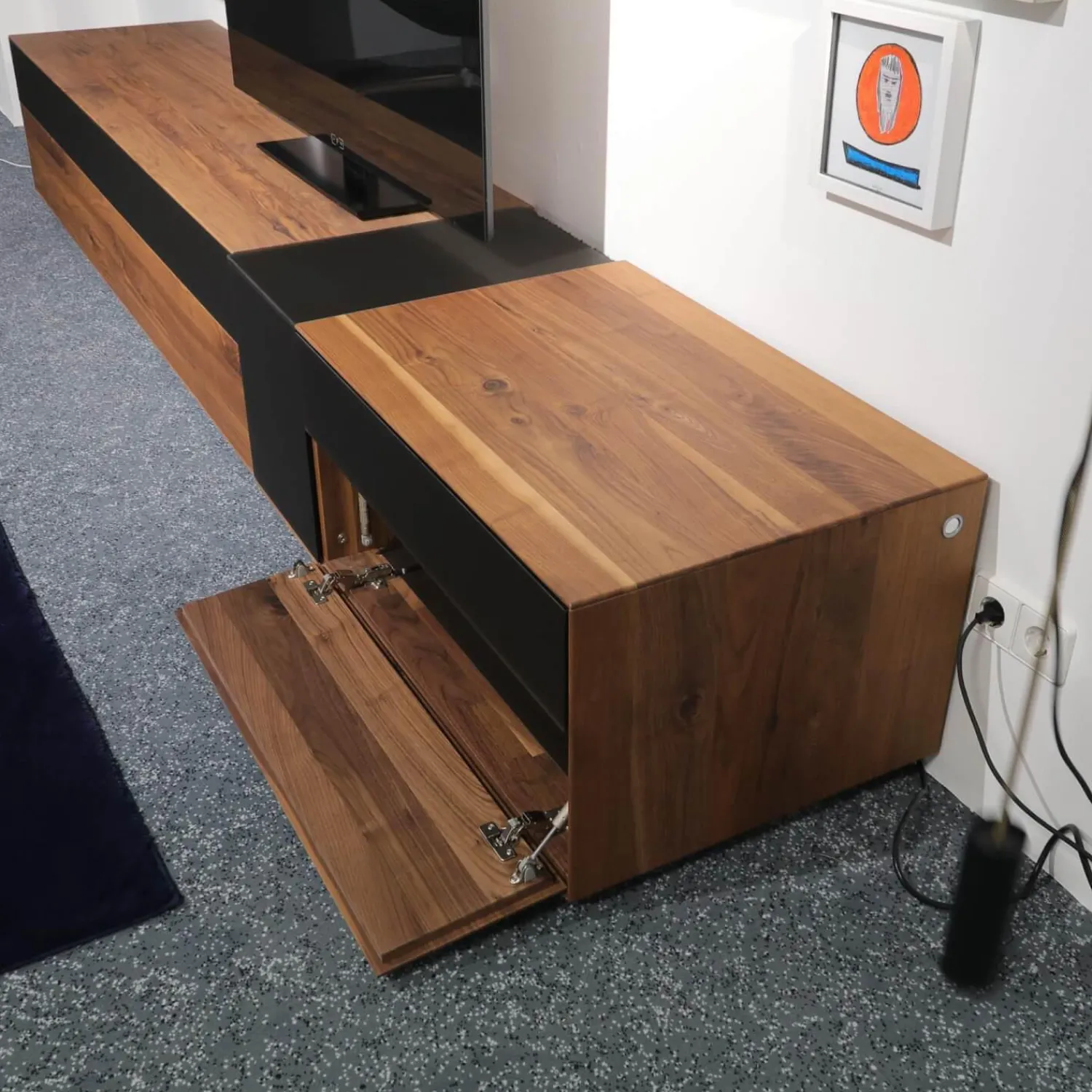 Wöstmann Wohnwände & Tv-Lowboards|Anbauwand NW 770 Amerikanischer Kernnussbaum Massiv Soft Gebürstet