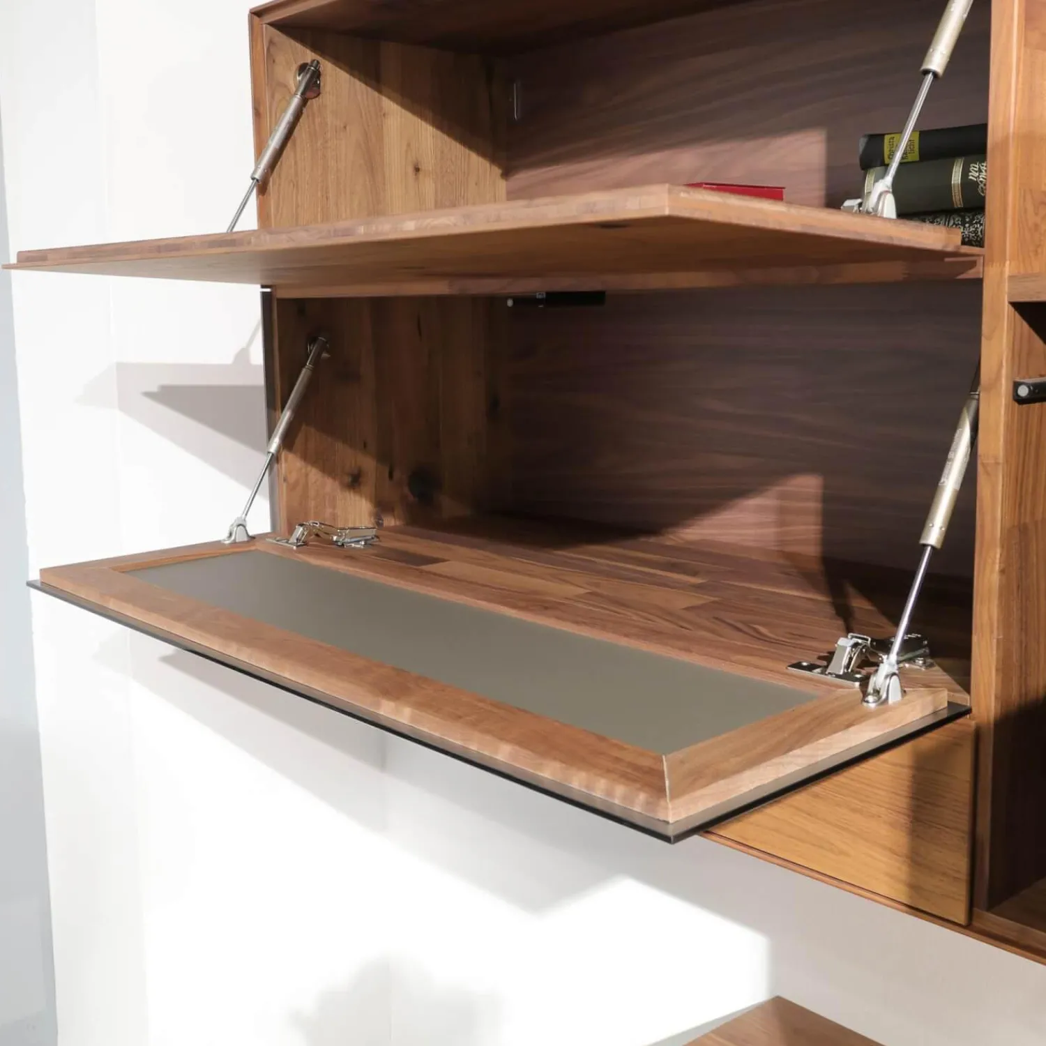 Wöstmann Wohnwände & Tv-Lowboards|Anbauwand NW 770 Amerikanischer Kernnussbaum Massiv Soft Gebürstet