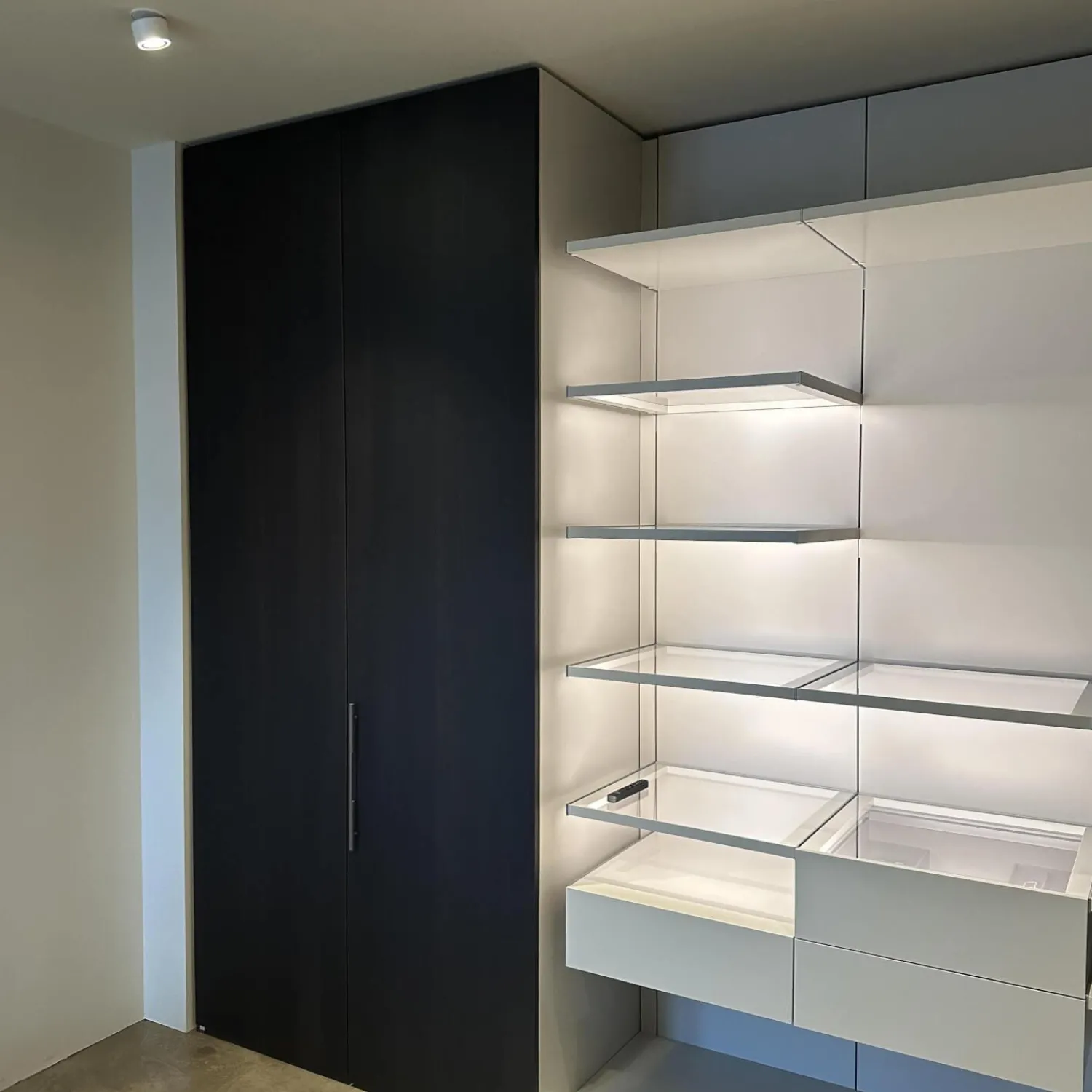 Interlübke Kleiderschränke|Ankleide Collect Plus Korpus Lack Greige Beige Front Raucheiche Dunkel Schwarz Mit Beleuchtung