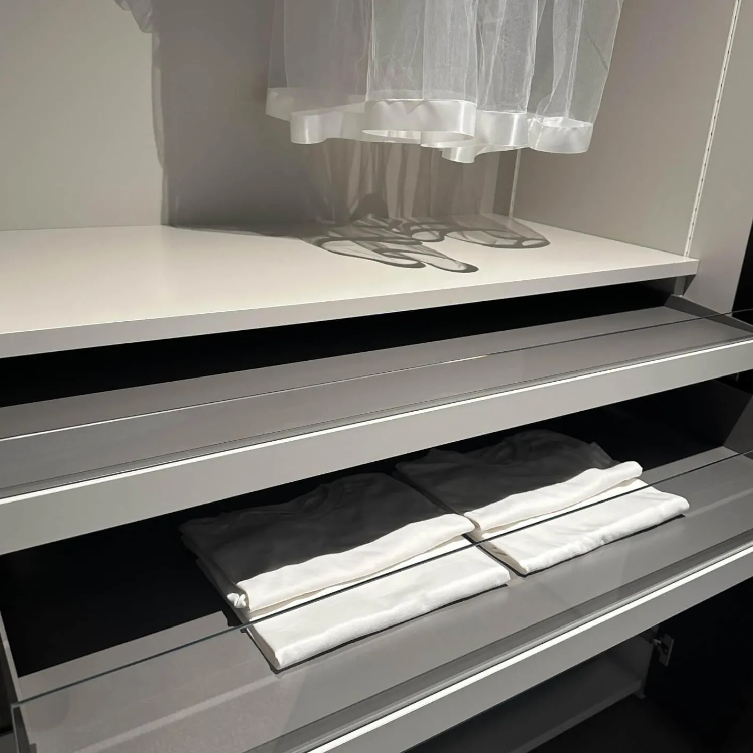 Interlübke Kleiderschränke|Ankleide Collect Plus Korpus Lack Greige Beige Front Raucheiche Dunkel Schwarz Mit Beleuchtung