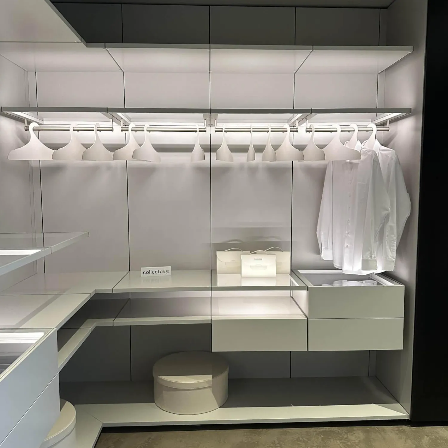 Interlübke Kleiderschränke|Ankleide Collect Plus Korpus Lack Greige Beige Front Raucheiche Dunkel Schwarz Mit Beleuchtung