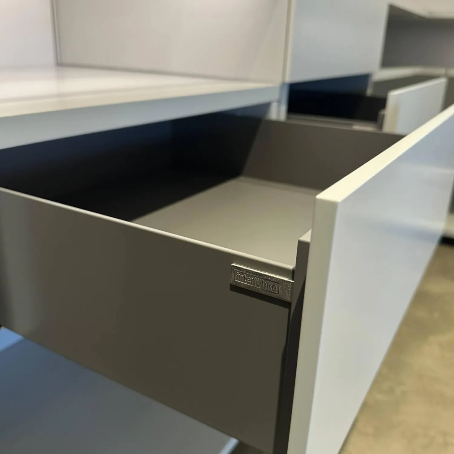 Interlübke Kleiderschränke|Ankleide Collect Plus Korpus Lack Greige Beige Front Raucheiche Dunkel Schwarz Mit Beleuchtung