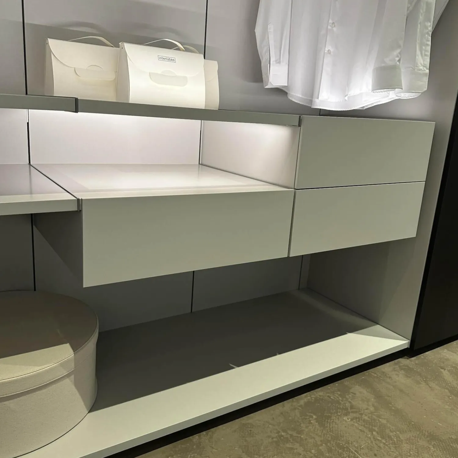 Interlübke Kleiderschränke|Ankleide Collect Plus Korpus Lack Greige Beige Front Raucheiche Dunkel Schwarz Mit Beleuchtung