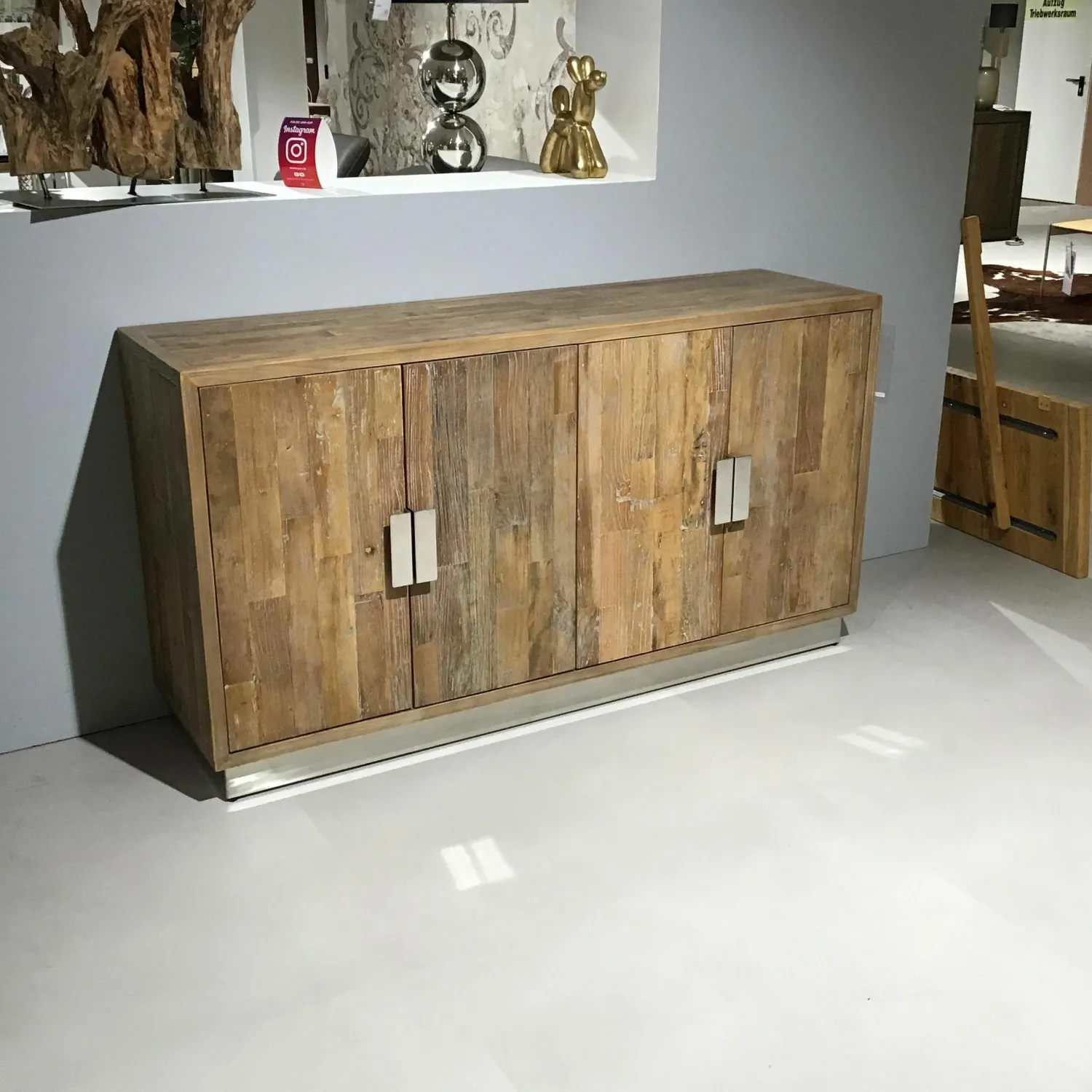 Richmond Kommoden & Sideboards|Anrichte Redmond Ulmenholz 4 Türen Sockel Edelstahl