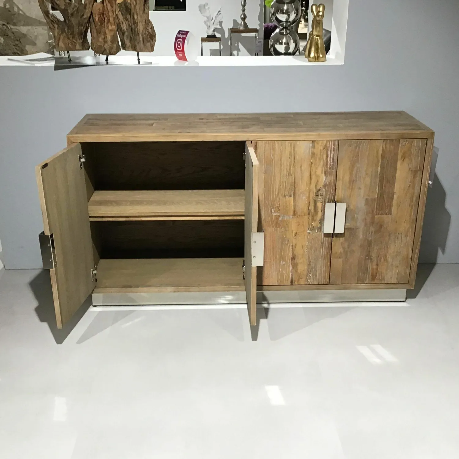 Richmond Kommoden & Sideboards|Anrichte Redmond Ulmenholz 4 Türen Sockel Edelstahl