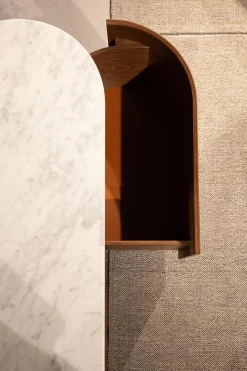 Cassina Kommoden & Sideboards|Anrichte Rondos Mamorplatte Bianco Carrara Opaco Weiß Korpus Furniert Amerikanischer Nussbaum Mit Einem Offenen Fach