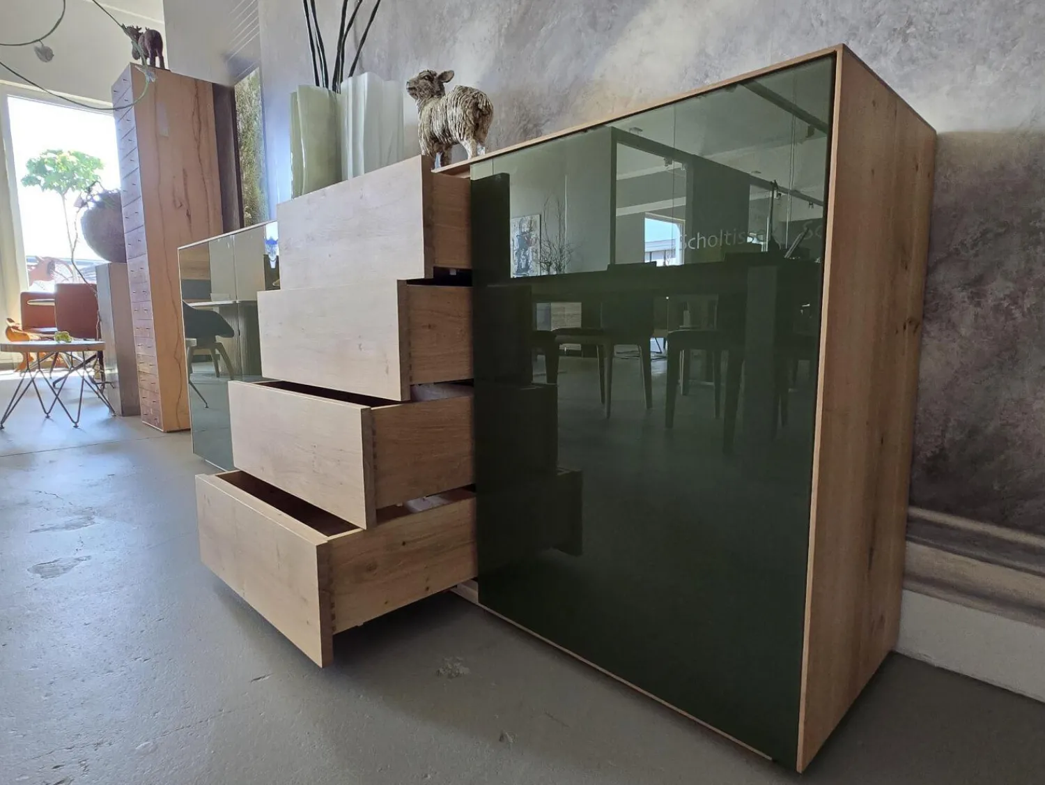 Scholtissek Kommoden & Sideboards|Anrichte Sideboard Farn Korpus Knorrige Eiche Puro Geölt Front Glas 6003 Olivgrün Grün Glänzend