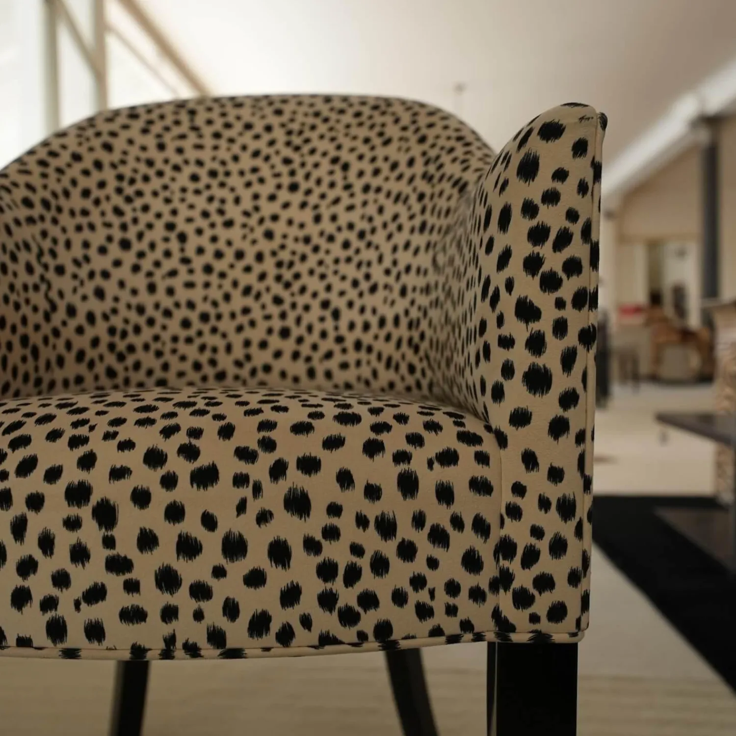 Thörmer Einzelstühle|Armlehnsessel Leo Stoff Alcantara Beige Schwarz Füße Schwarz Hochglanz