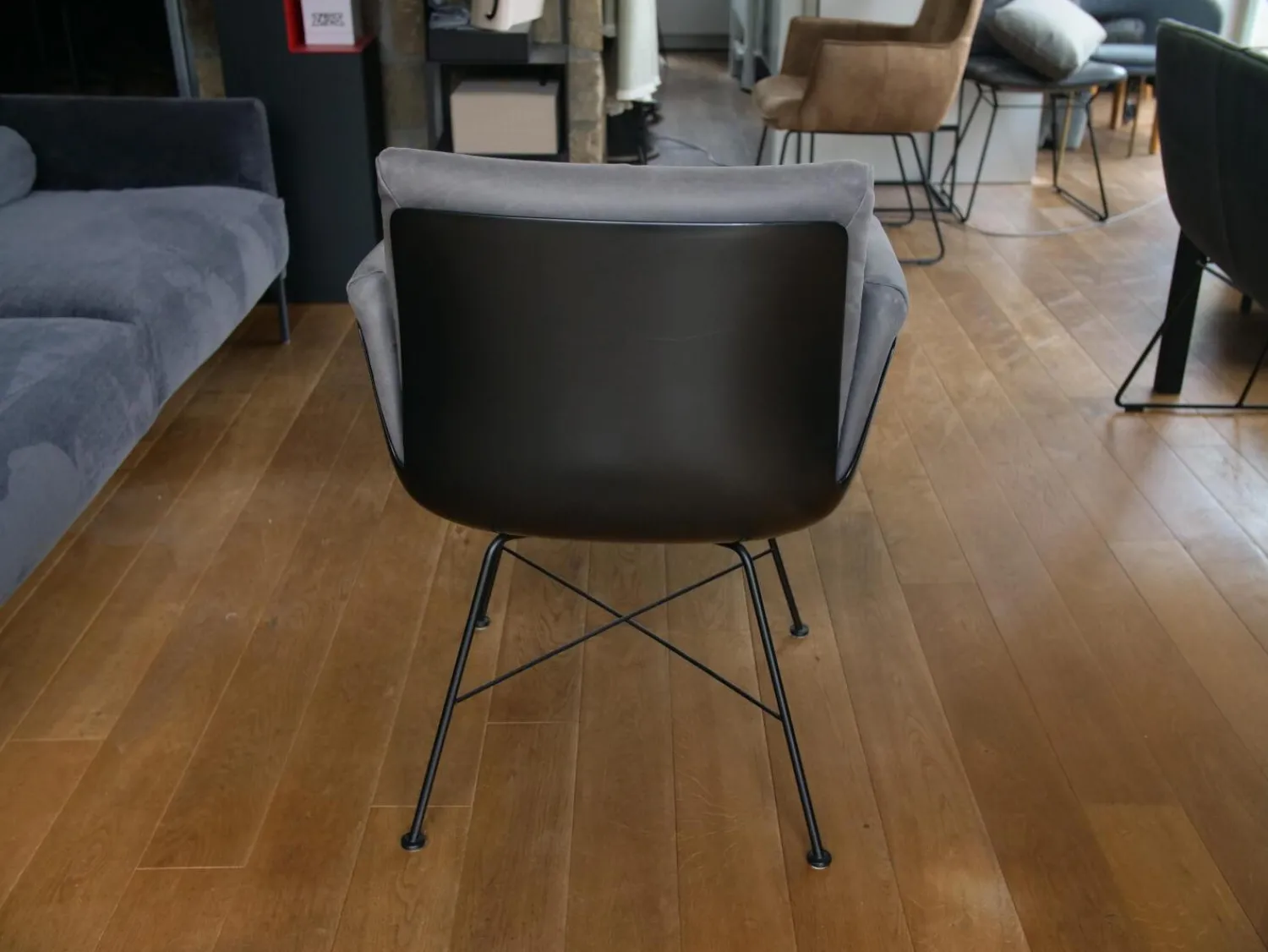 COR Stuhlsets|Einzelstühle|Armlehnstuhl Alvo Leder 493 Anthrazit 4 Fuß Drahtgestell M20 Schwarz LackiertUnd Schale Lack Schwarz