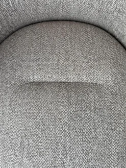 Minotti Einzelstühle|Armlehnstuhl Amelie Dining Stoff Douglas 08 Corda Grau Gestell Kastanie Drehbar