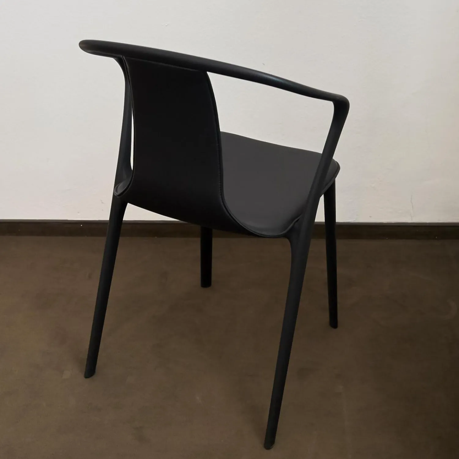 Vitra Einzelstühle|Armlehnstuhl Belleville Bezug Leder Premium Schwarz Gestell Polyamid Spritzguss Tiefschwarz