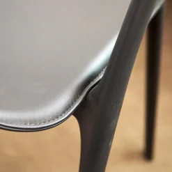 Vitra Einzelstühle|Armlehnstuhl Belleville Bezug Leder Premium Schwarz Gestell Polyamid Spritzguss Tiefschwarz