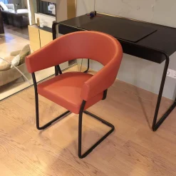 Tecta Einzelstühle|Armlehnstuhl D9 Leder II Terracotta Braun Orange Rot Gestell Stahlrohr Schwarz Pulverbeschichtet Kufengleitet Filz Ohne Tisch