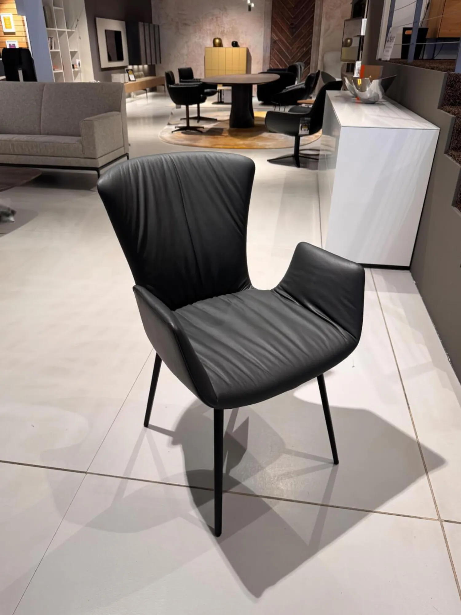 Draenert Einzelstühle|Armlehnstuhl Dexter Leder I 919 Grau Gestell Stahl Schwarz Pulverbeschichtet