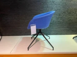 Arper Einzelstühle|Armlehnstuhl Duna 02 Spinnenfuß Drehbar Aluminium Schwarz Matt Lackiert Mit Filzgleitern