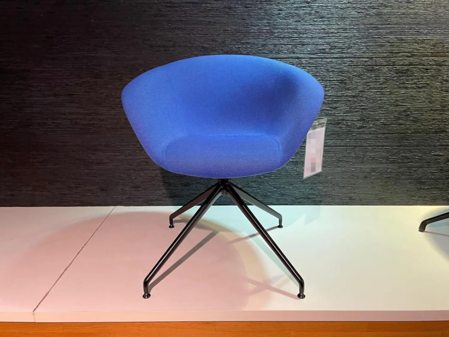 Arper Einzelstühle|Armlehnstuhl Duna 02 Spinnenfuß Drehbar Aluminium Schwarz Matt Lackiert Mit Filzgleitern