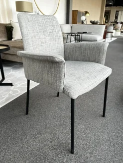 Christine Kröncke Einzelstühle|Armlehnstuhl Jaro 200 Bezug Stoff Sama 092 Argento Grau Gestell Edelstahlrohr Schwarz Pulverbeschichtet