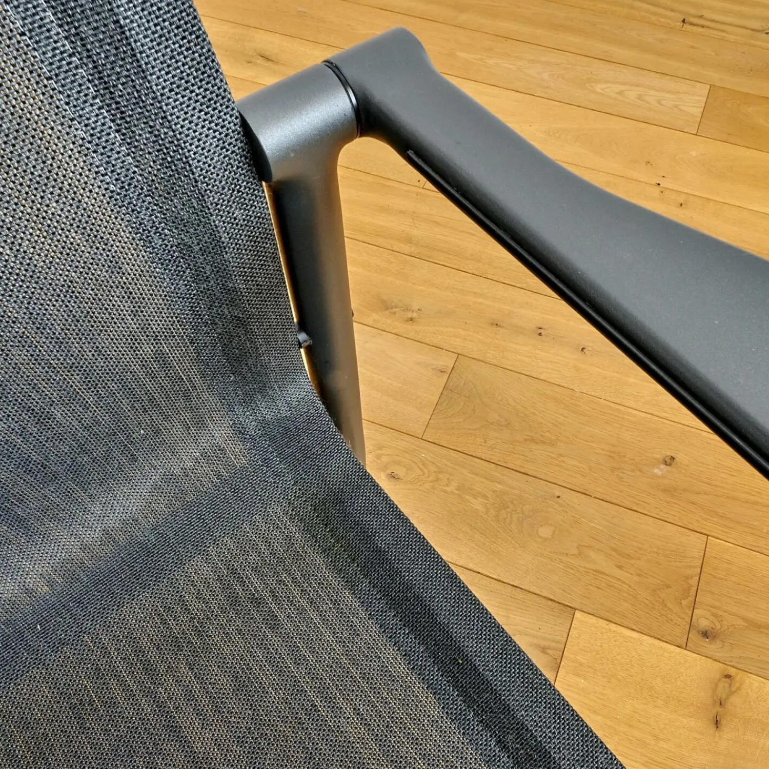 Gloster Einzelstühle|Armlehnstuhl Lounge Chair 180 Bezug Sling Anthrazit Aluminiumgestell Meteor Anthrazit Pulverbeschichtet