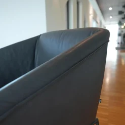 KFF Einzelstühle|Armlehnstuhl Milo Leder Glove Dolphin 451 Gestell Metall Anthrazit M23