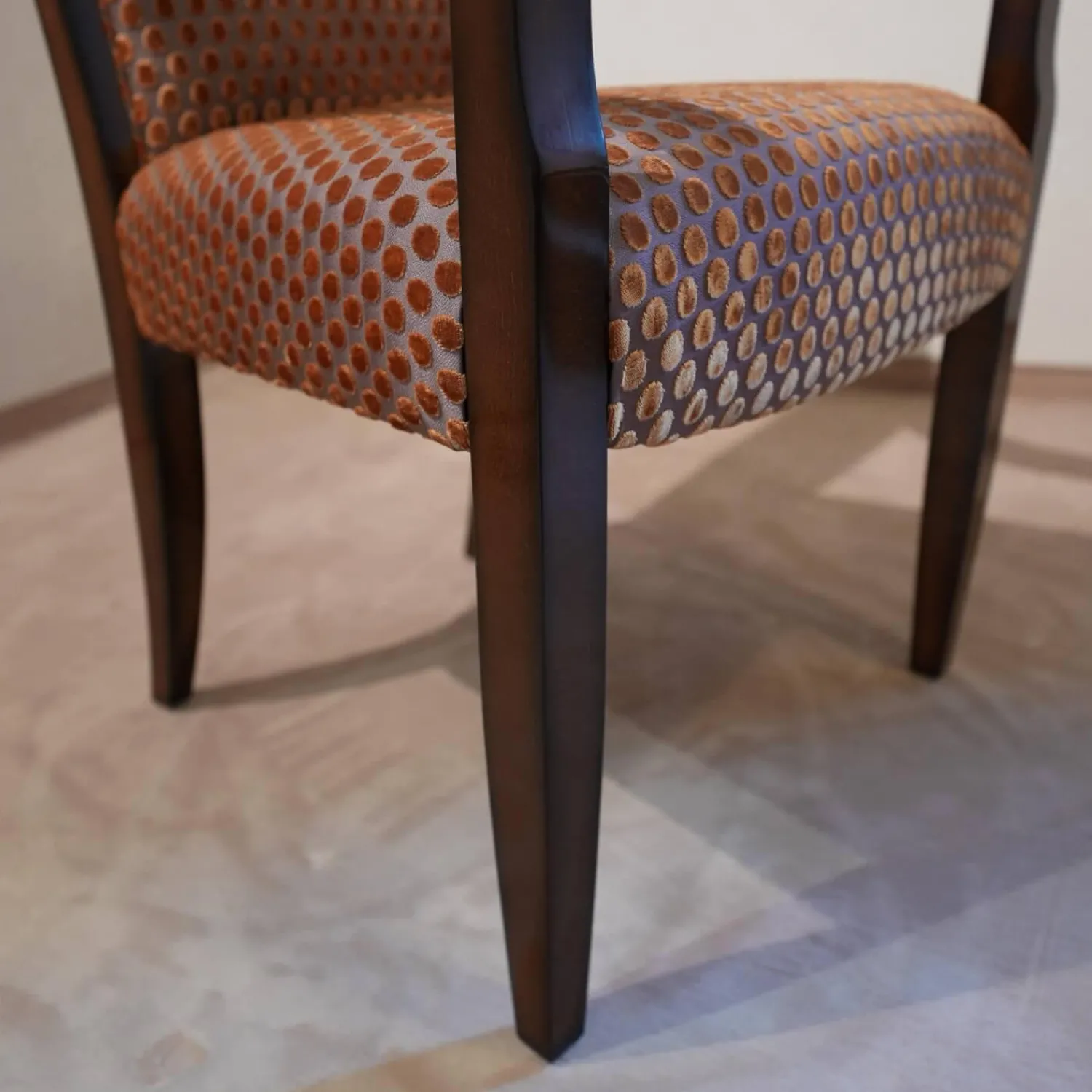 Finkeldei Einzelstühle|Armlehnstuhl Modell orly 9620mit Sichtholz Stoff Bezug Goldgelb Braun Toul 33 118 Sichtholzgestell Gebeizt und Lackiert