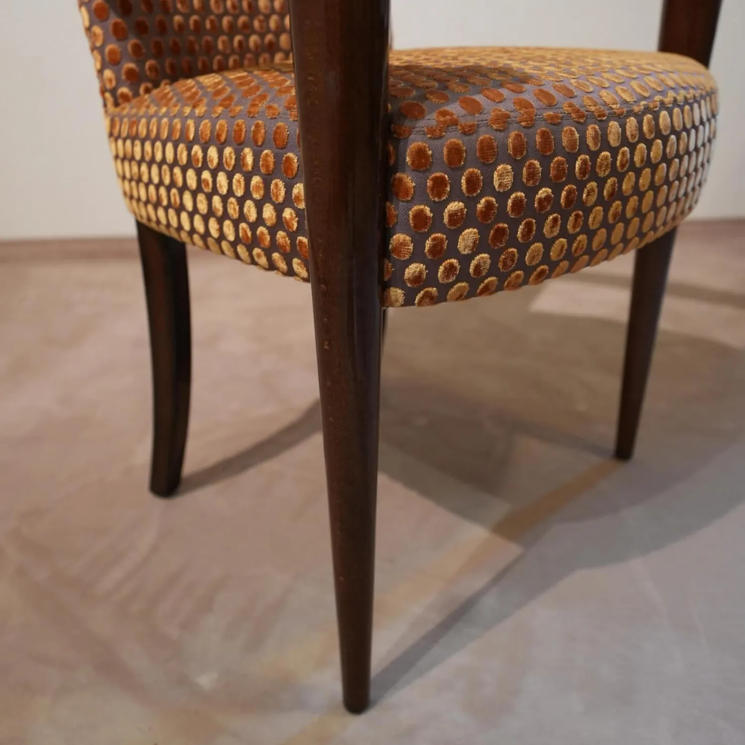 Finkeldei Einzelstühle|Armlehnstuhl Modell Visconti Orly 9620 Stoff Bezug Toul 33 118 Goldgelb Braun Sichtholzgestell Gebeizt und Lackiert