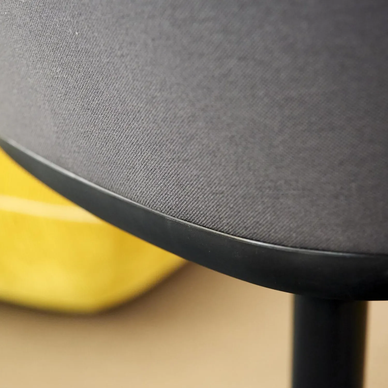 Vitra Einzelstühle|Armlehnstuhl Softshell Bezug Stoff Plano Dunkelgrau 4 Stern Gestell Drehbar Aus Aluminium Pulverbeschichtet Basic Dark Schwarz