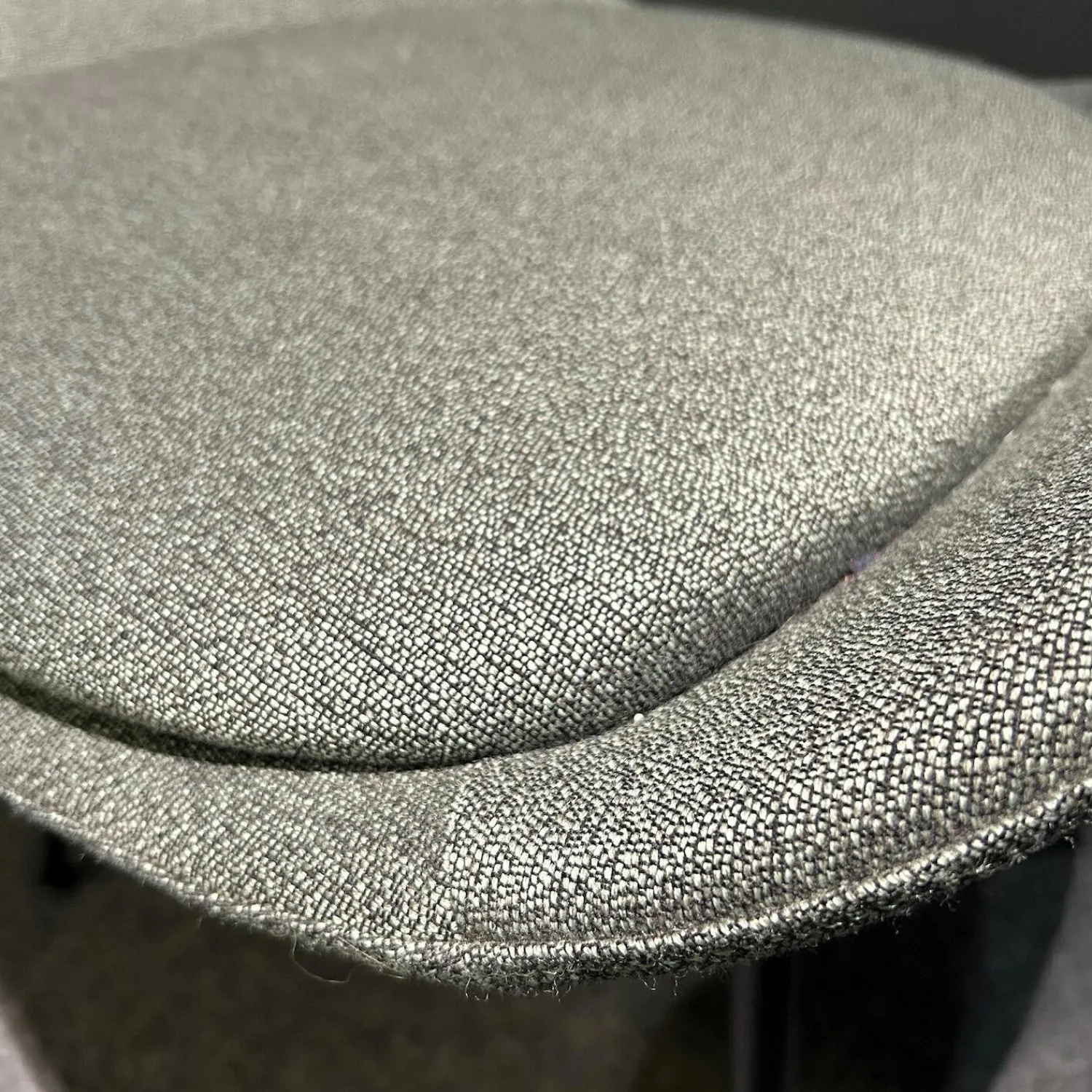 Freifrau Einzelstühle|Armlehnstuhl Theia Low Stoff Shake Algae Grau Grün Stahlgestell Tiefschwarz Mit Filzgleitern