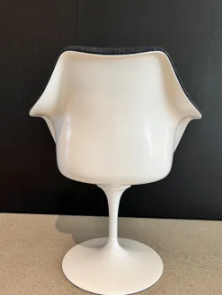 Knoll International Stuhlsets|Einzelstühle|Armlehnstuhl Tulip Bezug Stoff 17 Ex Navy Blau Drehbar Gestell Moulded Fiberglass Weiß Tellerfuß