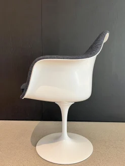 Knoll International Stuhlsets|Einzelstühle|Armlehnstuhl Tulip Bezug Stoff 17 Ex Navy Blau Drehbar Gestell Moulded Fiberglass Weiß Tellerfuß