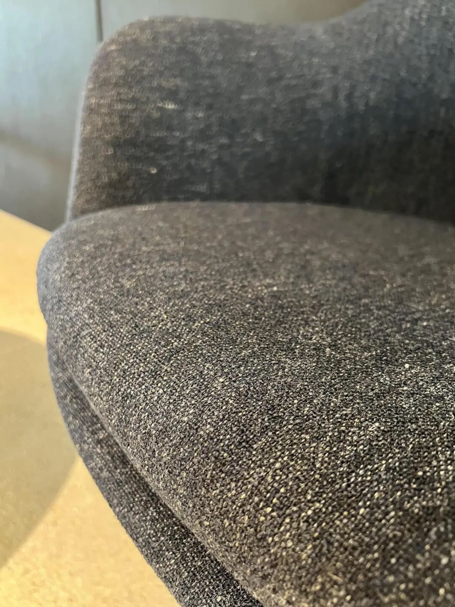 Knoll International Stuhlsets|Einzelstühle|Armlehnstuhl Tulip Bezug Stoff 17 Ex Navy Blau Drehbar Gestell Moulded Fiberglass Weiß Tellerfuß