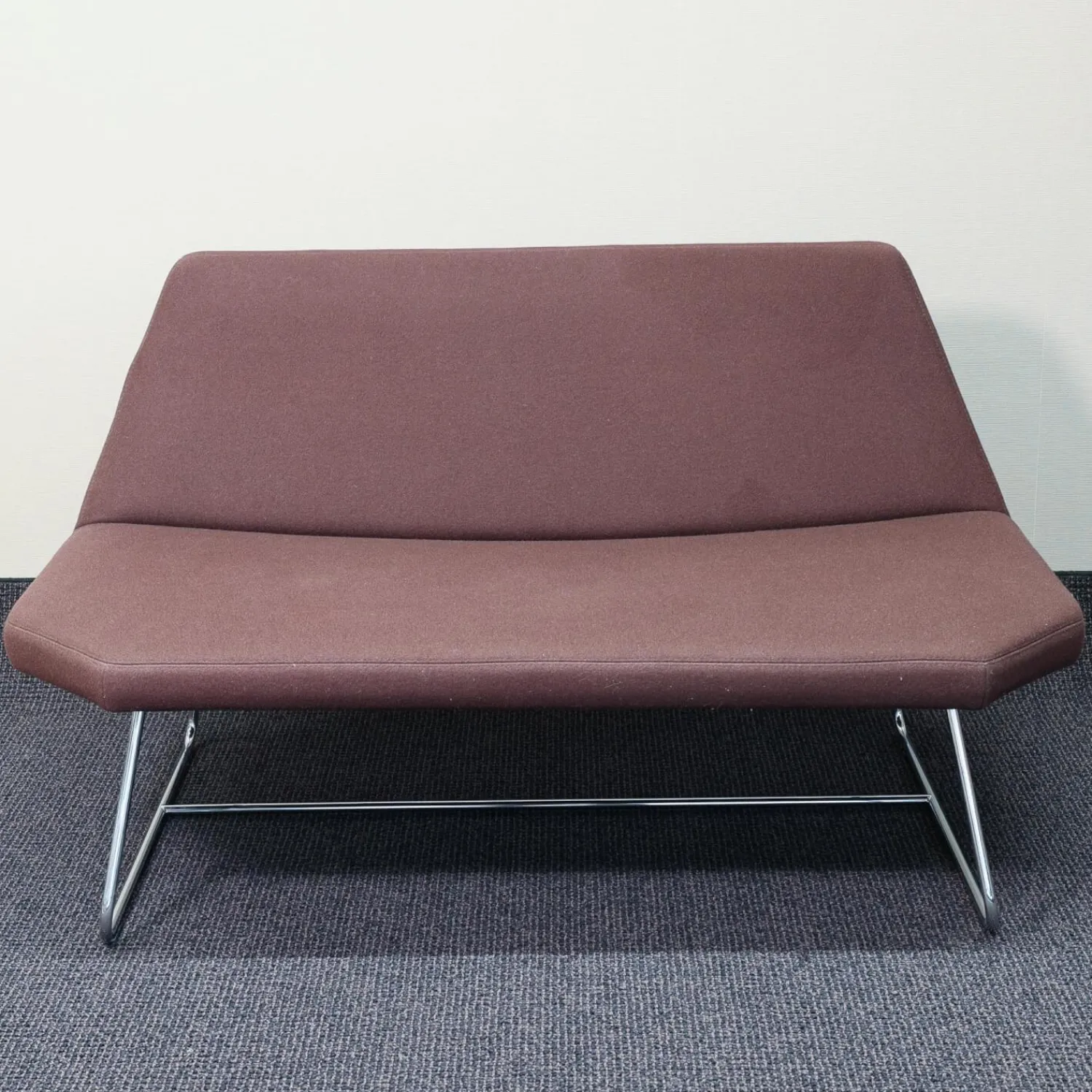 Girsberger Bänke|Bank Otto Bezug Braun Gestell Stahl