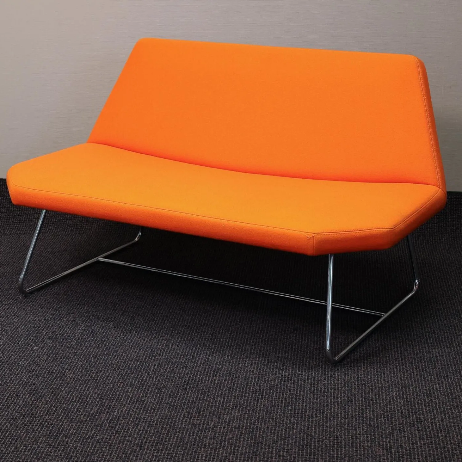 Girsberger Bänke|Bank Otto Bezug Orange Gestell Stahl