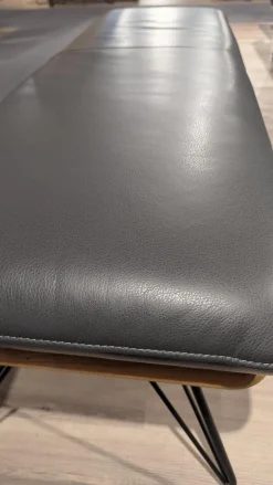 Koinor Bänke|Bank Rosey Leder C-Classic Pepper Anthrazit Stativgestell Schwarz