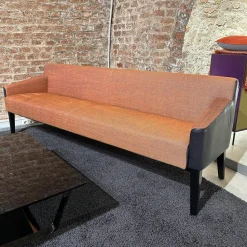 Wittmann Bänke|Bank William Innen Stoff Tekla Mandarin F Orange Außen Leder Nappa Stahlblau Schwarz Füße Buche Schwarz