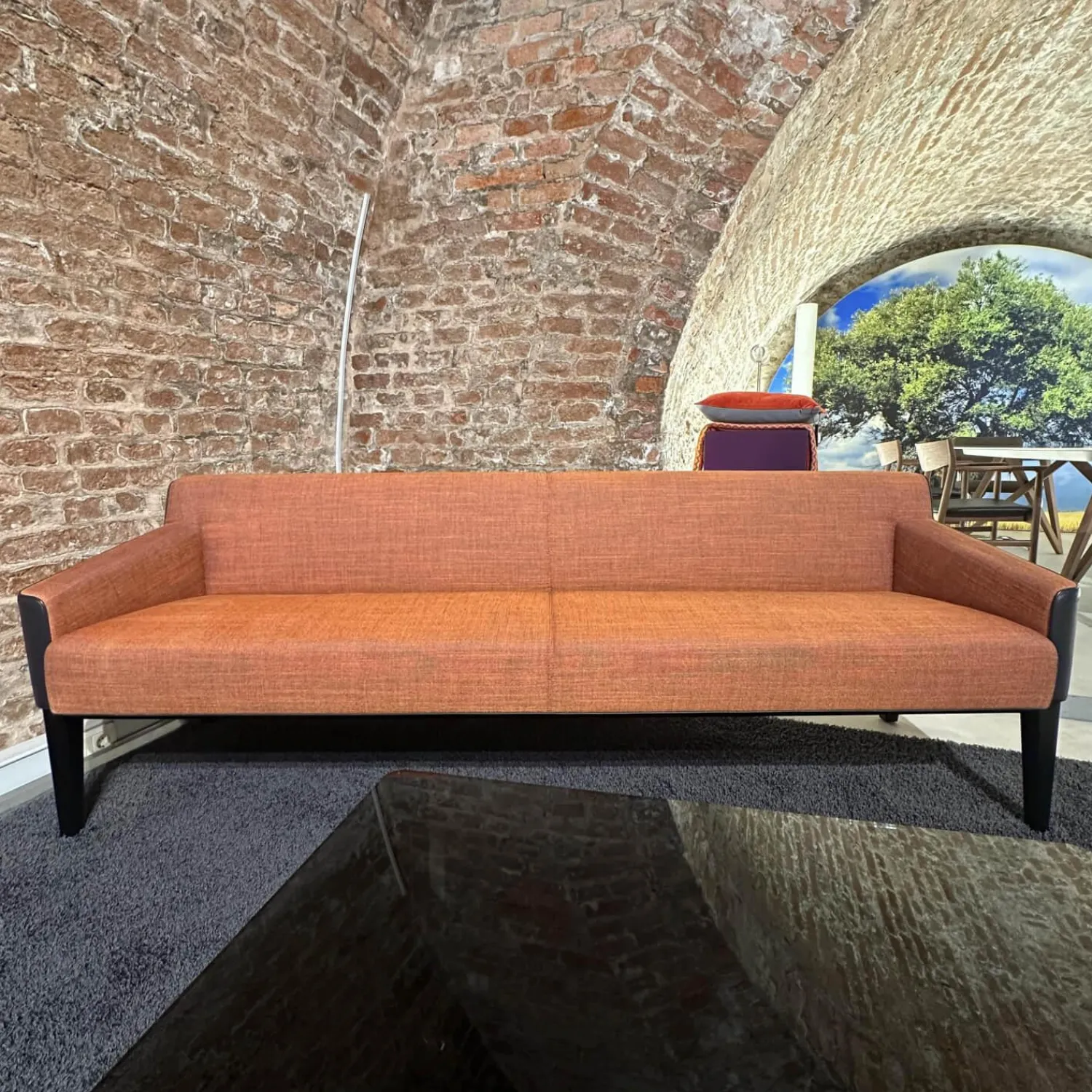 Wittmann Bänke|Bank William Innen Stoff Tekla Mandarin F Orange Außen Leder Nappa Stahlblau Schwarz Füße Buche Schwarz