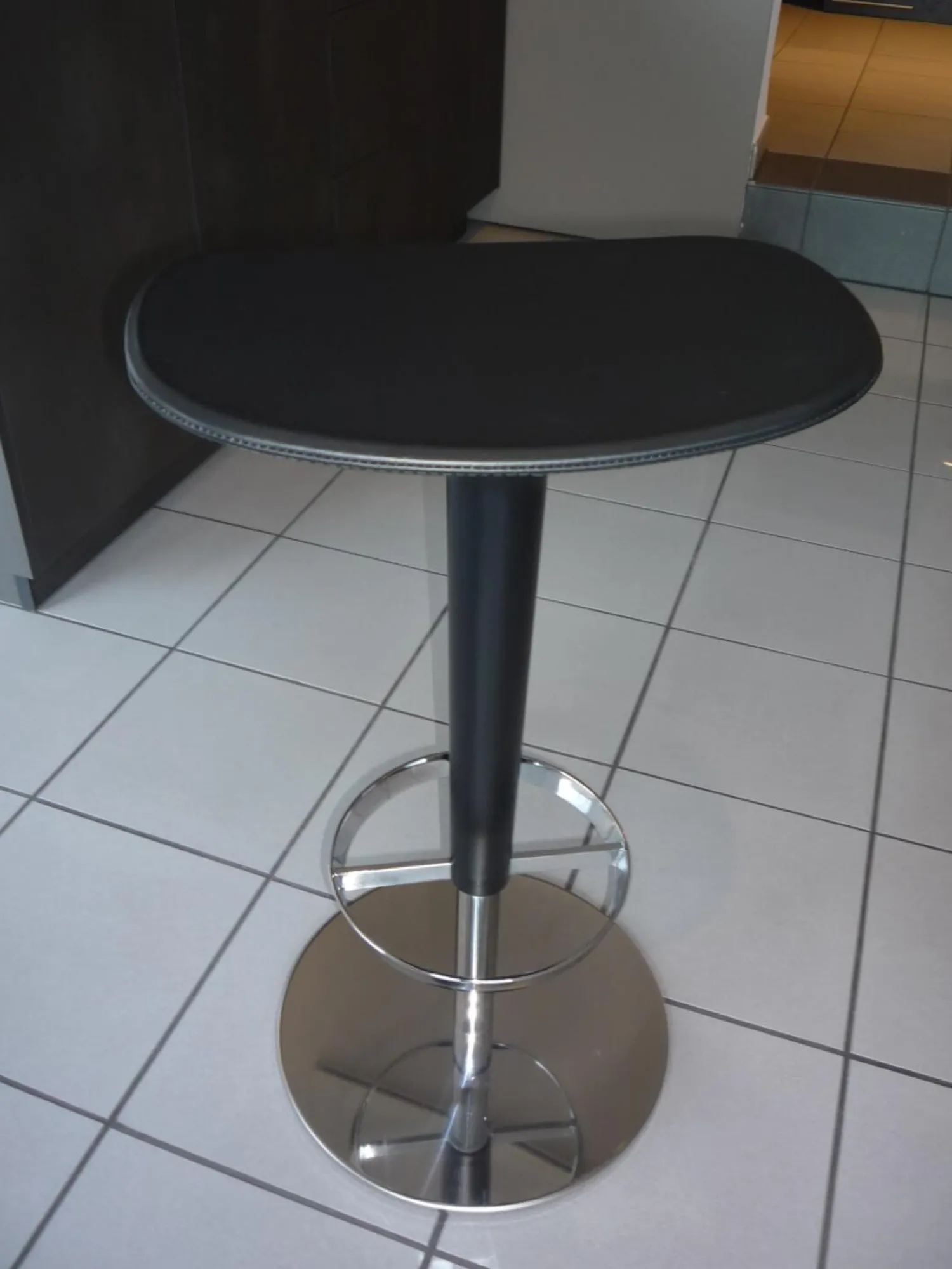 Arper Barhocker & Barstühle|Barhocker Babar Art. 1753 Mit Ledersitzfläche Und Edelstahl Gestell