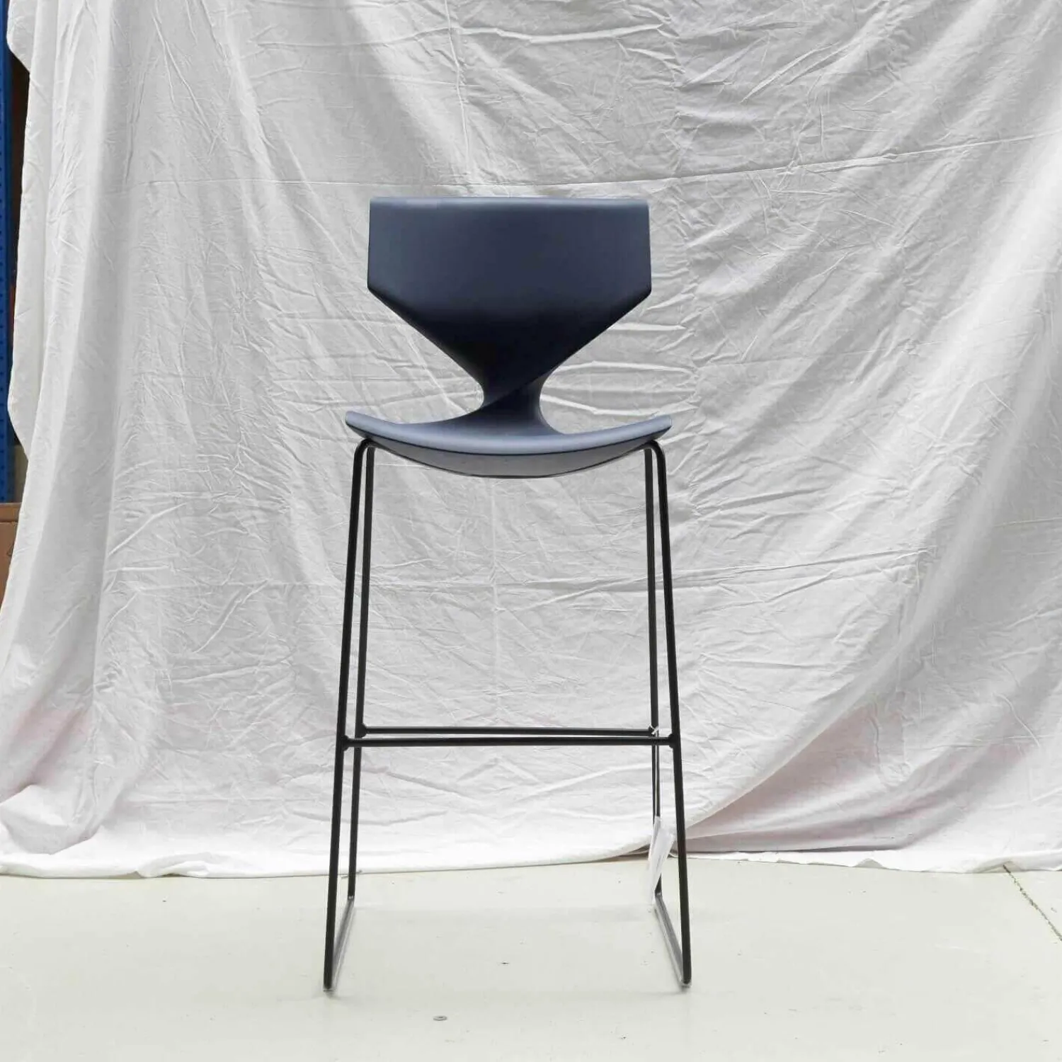 Tonon Barhocker & Barstühle|Barhocker Quo Sitzschale X08 Dunkelblau Gestell Schwarz