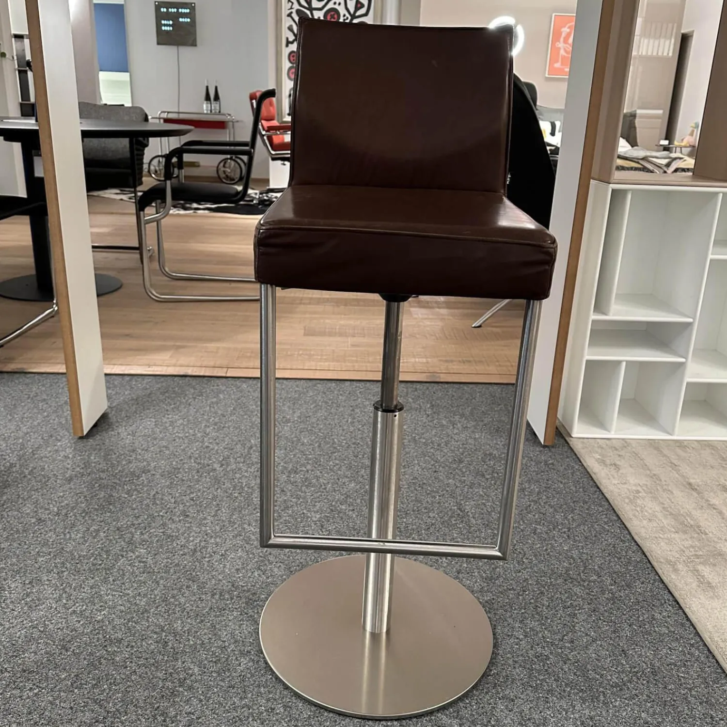 KFF Barhocker & Barstühle|Barhocker Texas Leder Hell Braun Fuß Edelstahl Silber