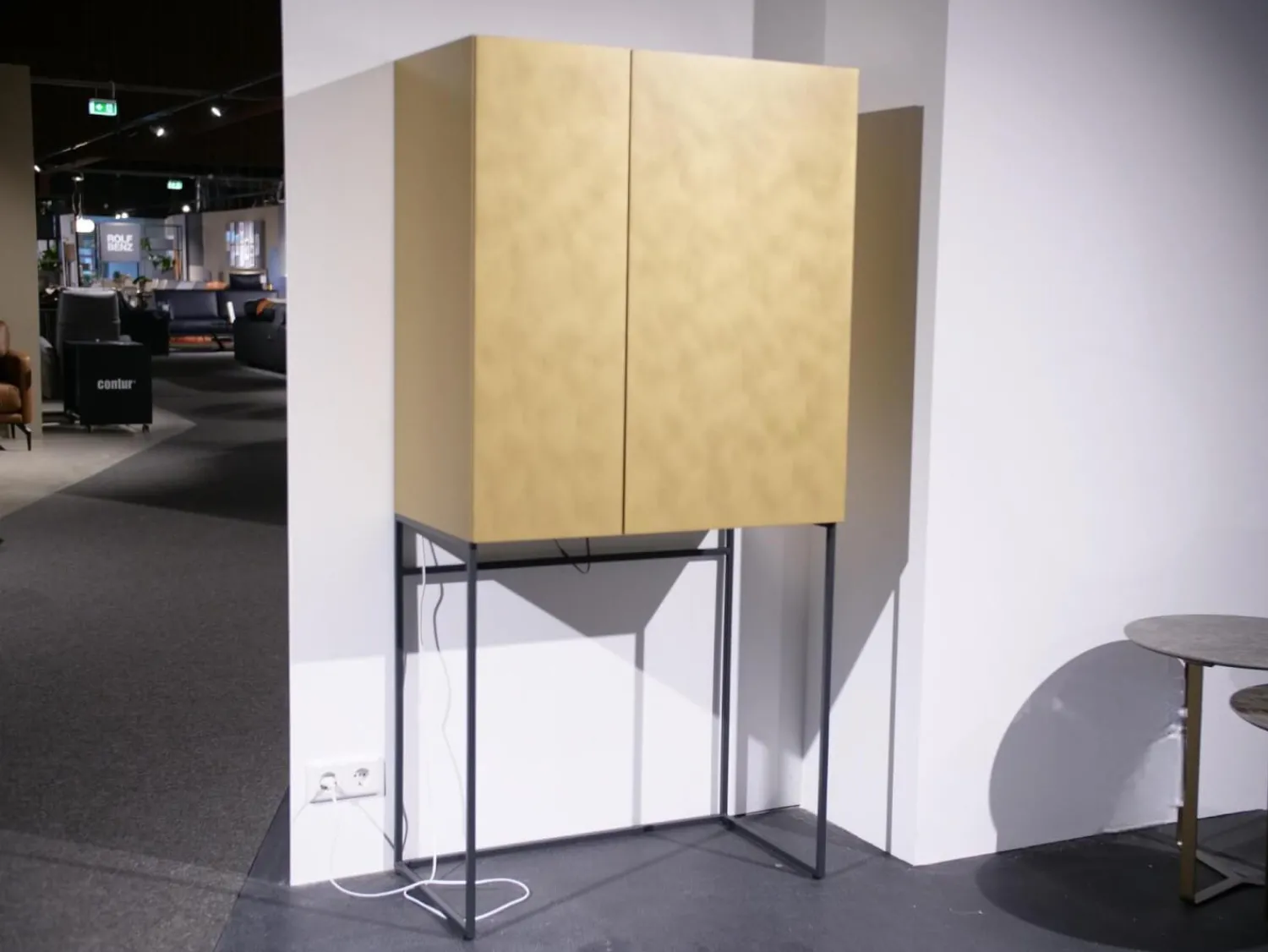 Sudbrock Vitrinen & Highboards|Barschrank Contur 3900 Lack 423 Gold Gebürstet Gestell Metall Anthrazit Schwarz