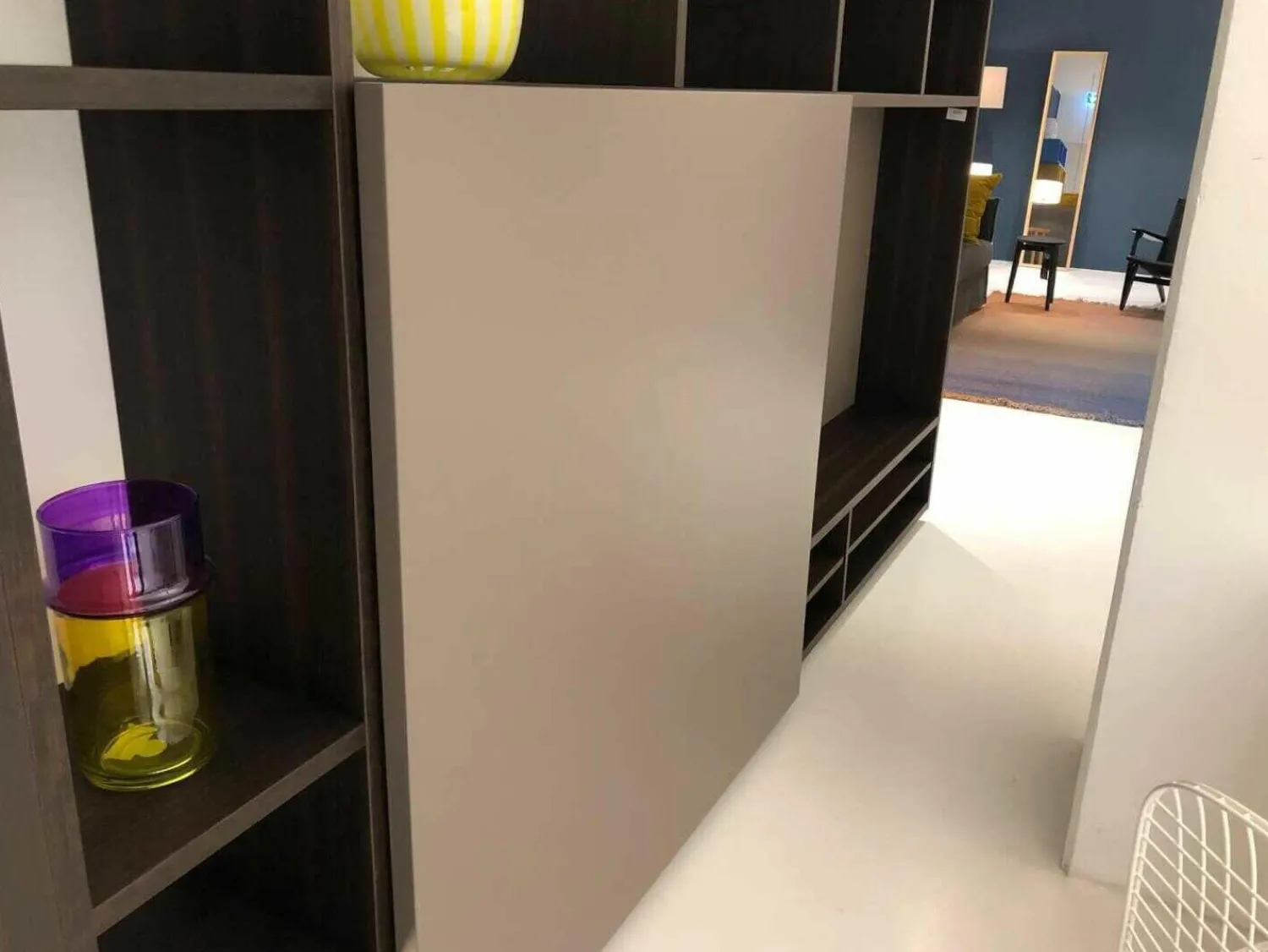 Porro Regale|Bücherregal System Structure W40 Eucalyptus mit Schiebetür