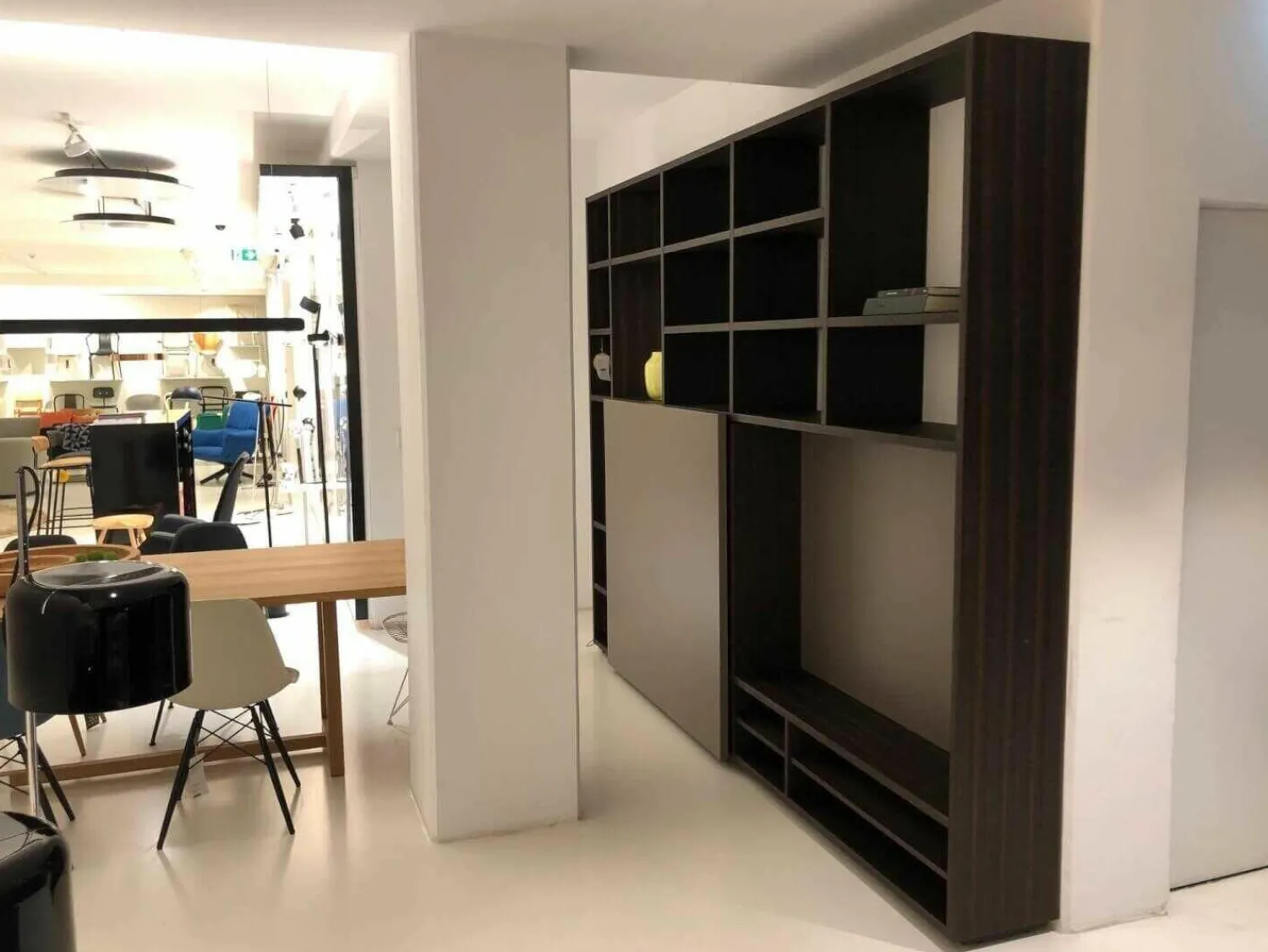 Porro Regale|Bücherregal System Structure W40 Eucalyptus mit Schiebetür