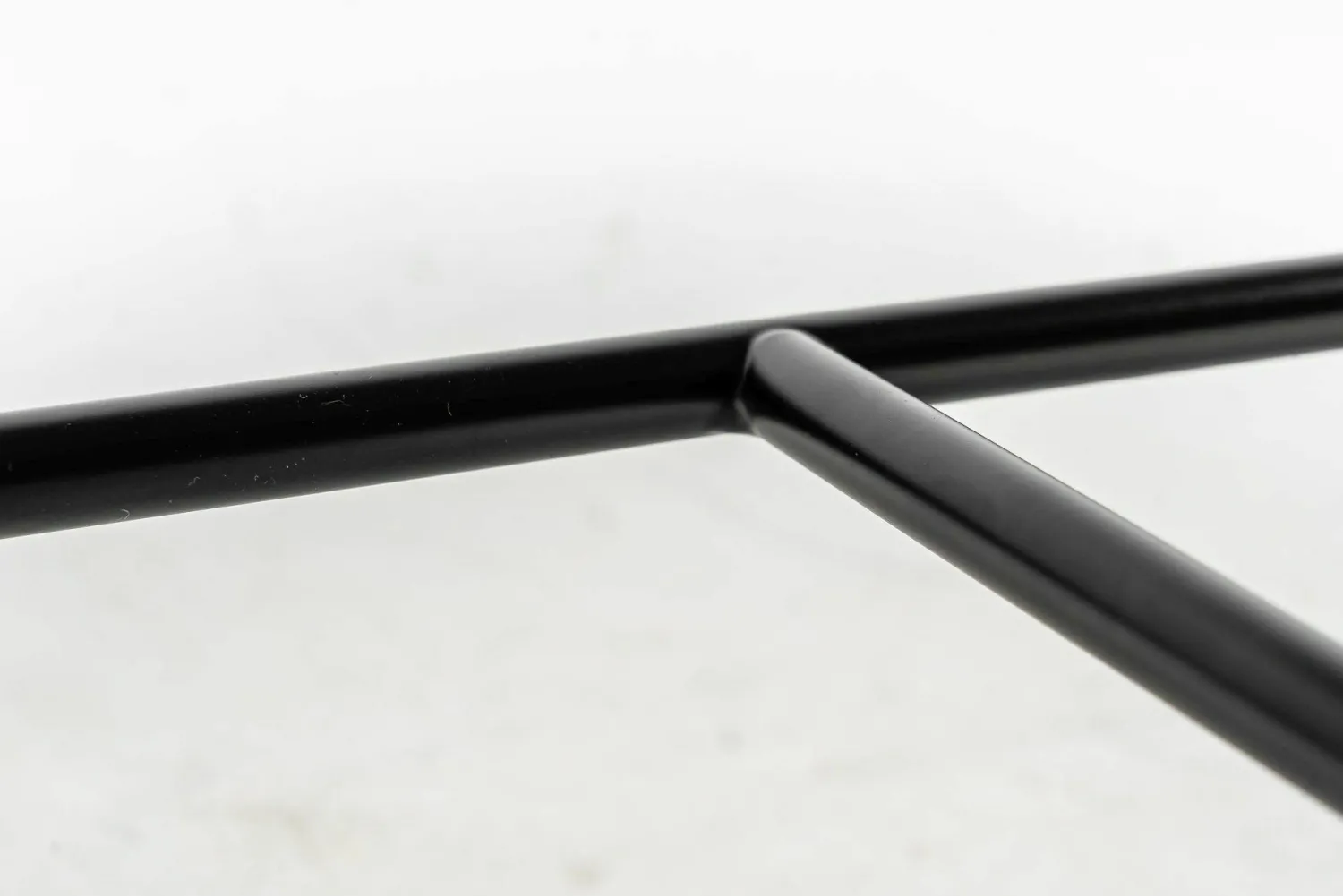 Meridiani Beistelltische|Beistelltisch Adrian 50R Platte Marmor Kenya MR2 Gestell Schwarz Matt Lackiert