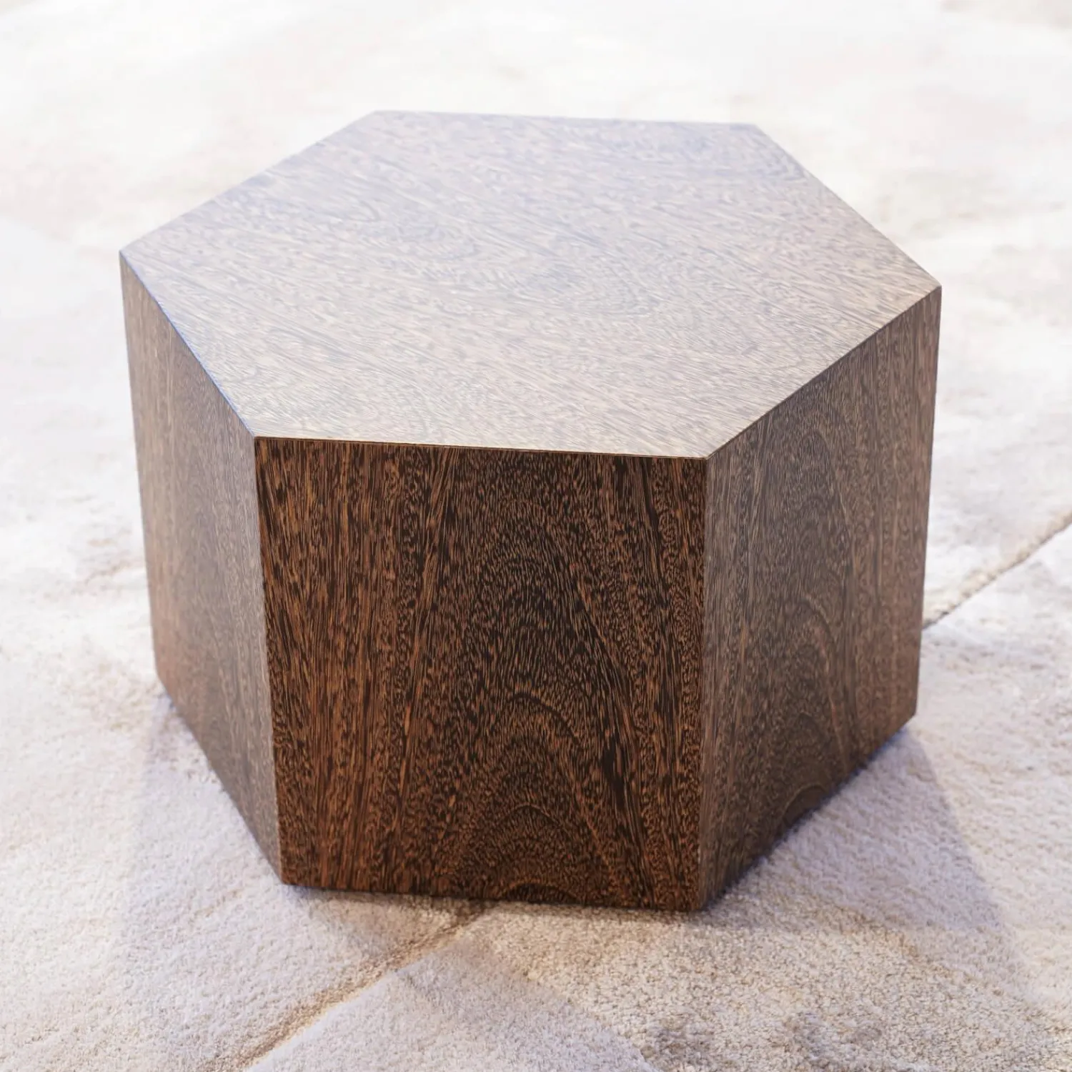 Minotti Beistelltische|Beistelltisch Aeron Sechseckig Nerzfarbig Getöntes Sucupira Furnier Höhe 23cm