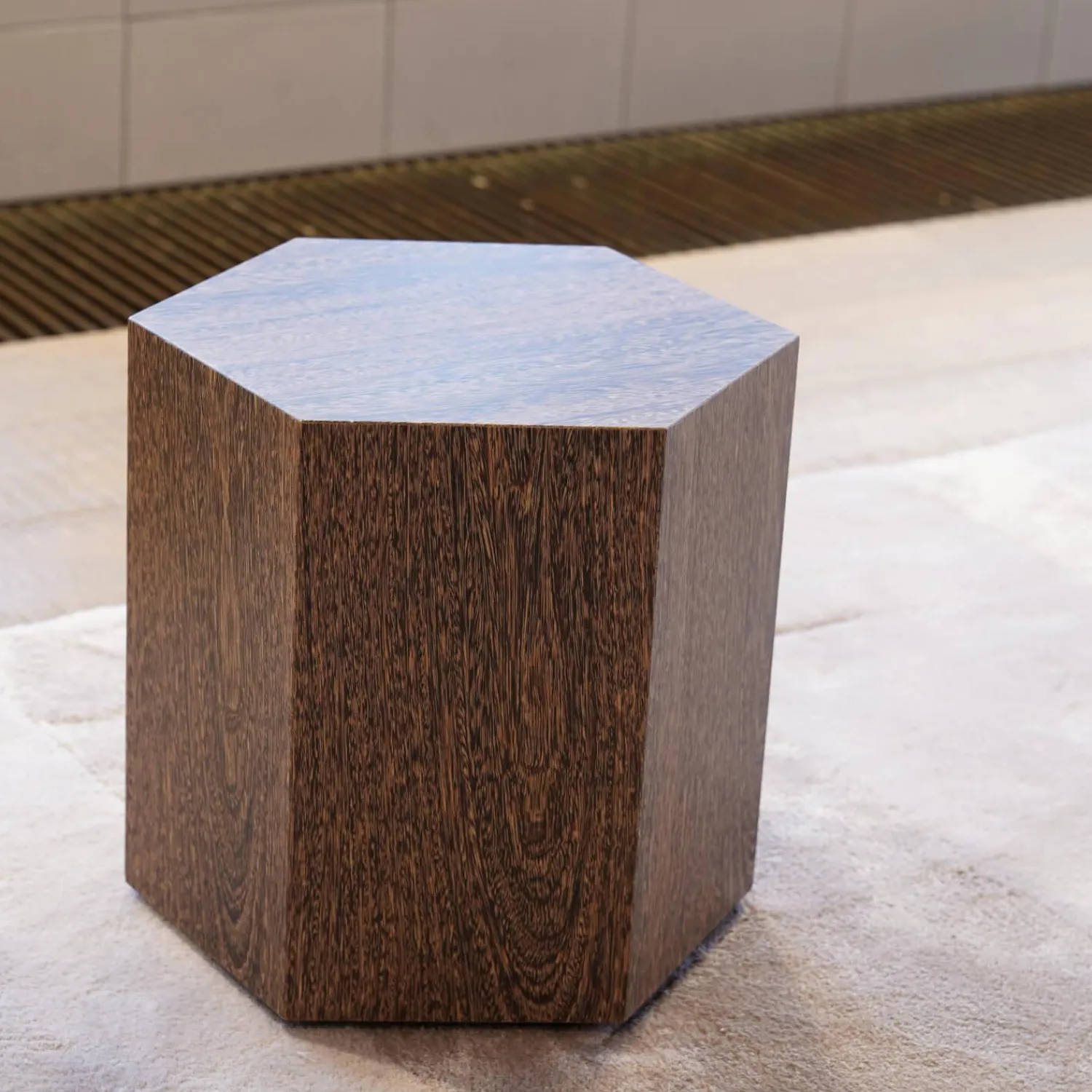 Minotti Beistelltische|Beistelltisch Aeron Sechseckig Nerzfarbig Getöntes Sucupira Furnier Höhe 34cm