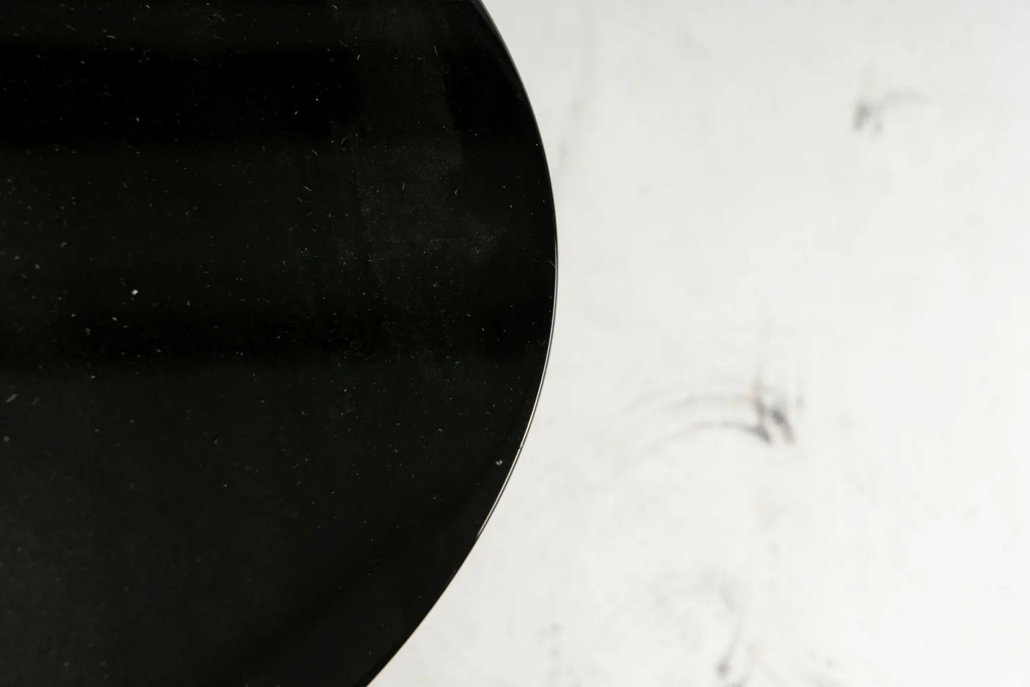 Minotti Beistelltische|Beistelltisch Benson Platten Aus MDF Obere Platte Rund Metall Mit Gold-Finish Untere Platte Ellipsenförmig Mokkafarbig Braun