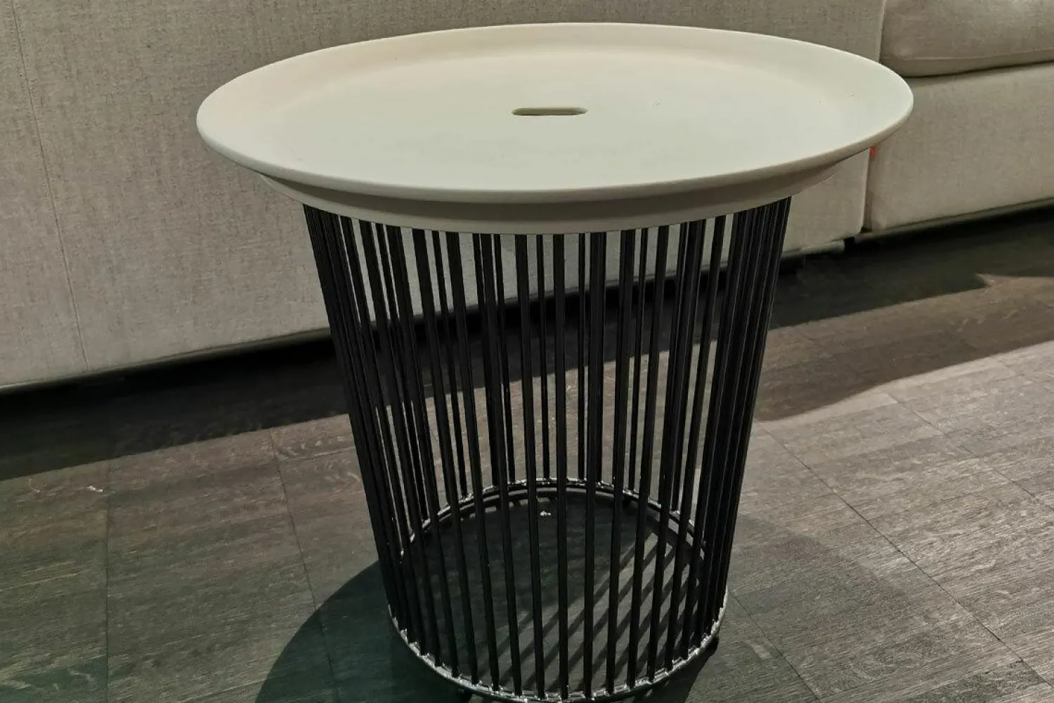 Flexform Beistelltische|Beistelltisch Berry Platte Keramik Hafer Grau Gestell Schwarzchrom