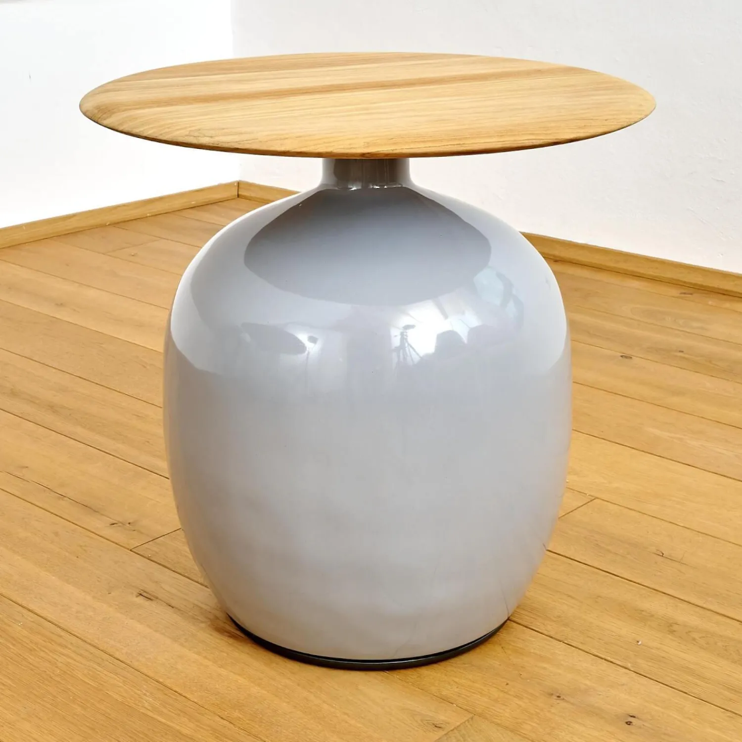 Gloster Beistelltische|Beistelltisch Blow Low Platte Teak Gestell Keramik Glasiert Smoke Grau